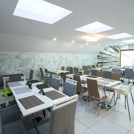 Trzy Sosny Hotel