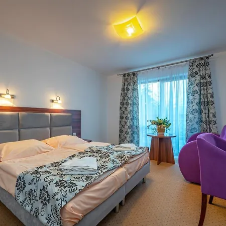 Hotel Trzy Sosny 2*