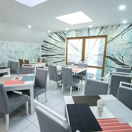 Ξενοδοχείο Trzy Sosny 2*